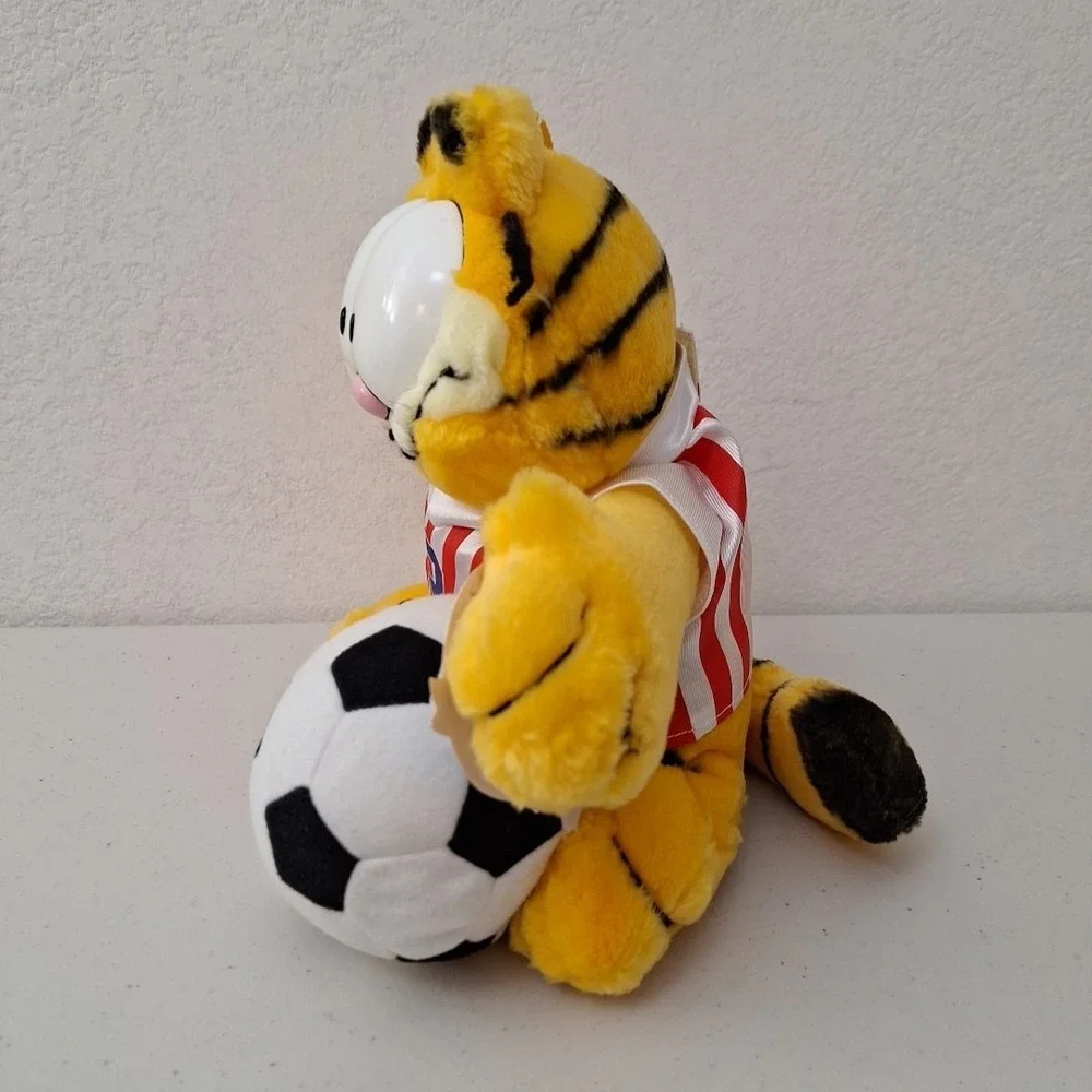 RARE Vintage 1994 PAWS D&G Enterprise Garfield Soccer #9 w/Ball Plush NWT - Picture 8 of 12